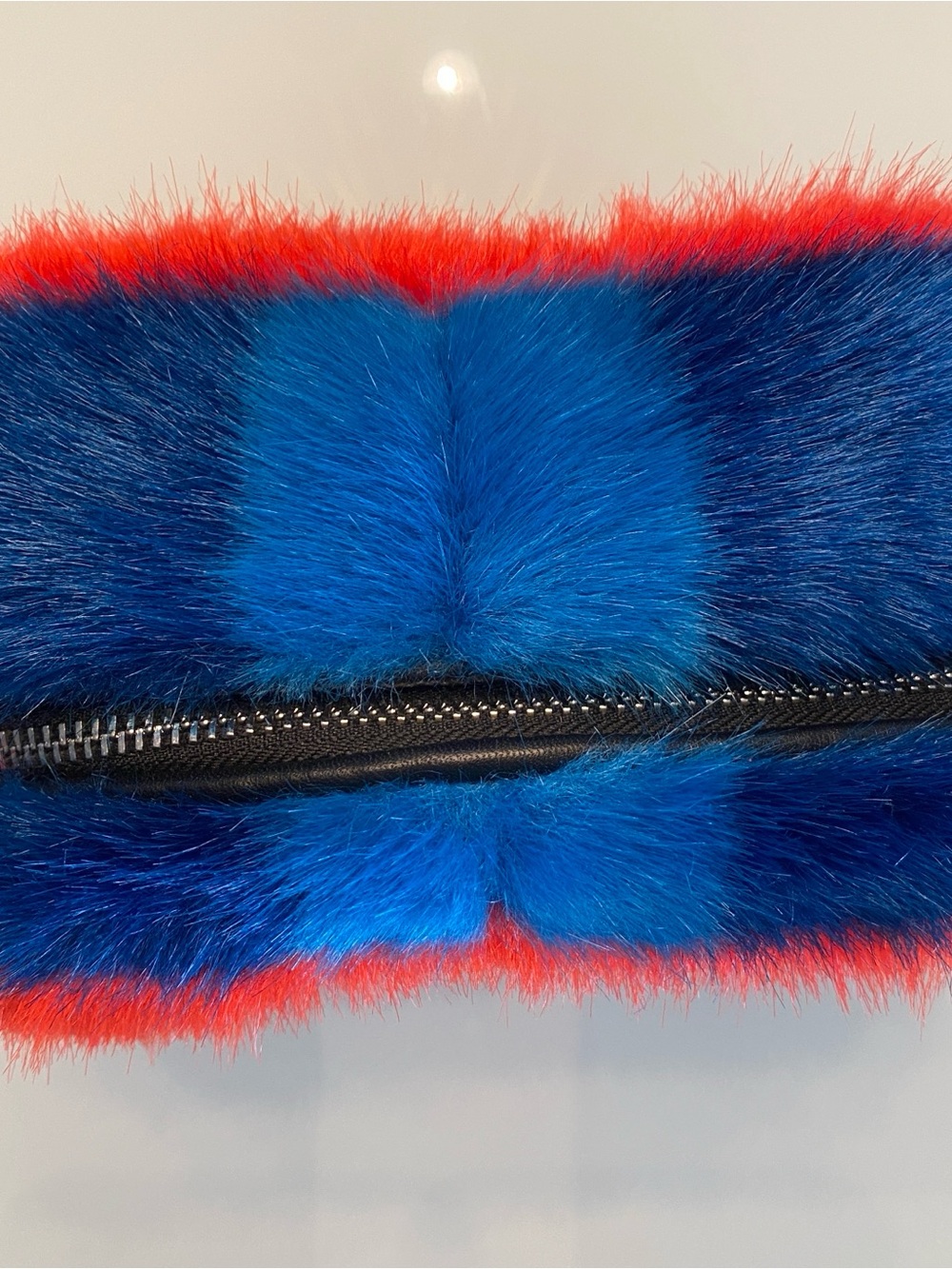 Kate Spade Colorblock Rainbow Faux Fur Camera Bag Crossbody EUC - Picture 4 of 6